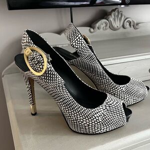 Guess Black and White Snakeskin Heels